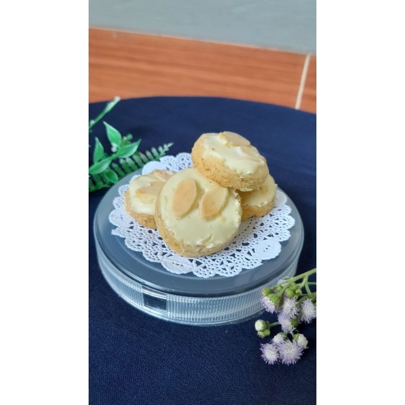 white almond || kue kering almond