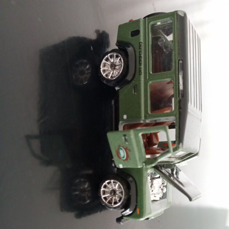 land rover defender majorette