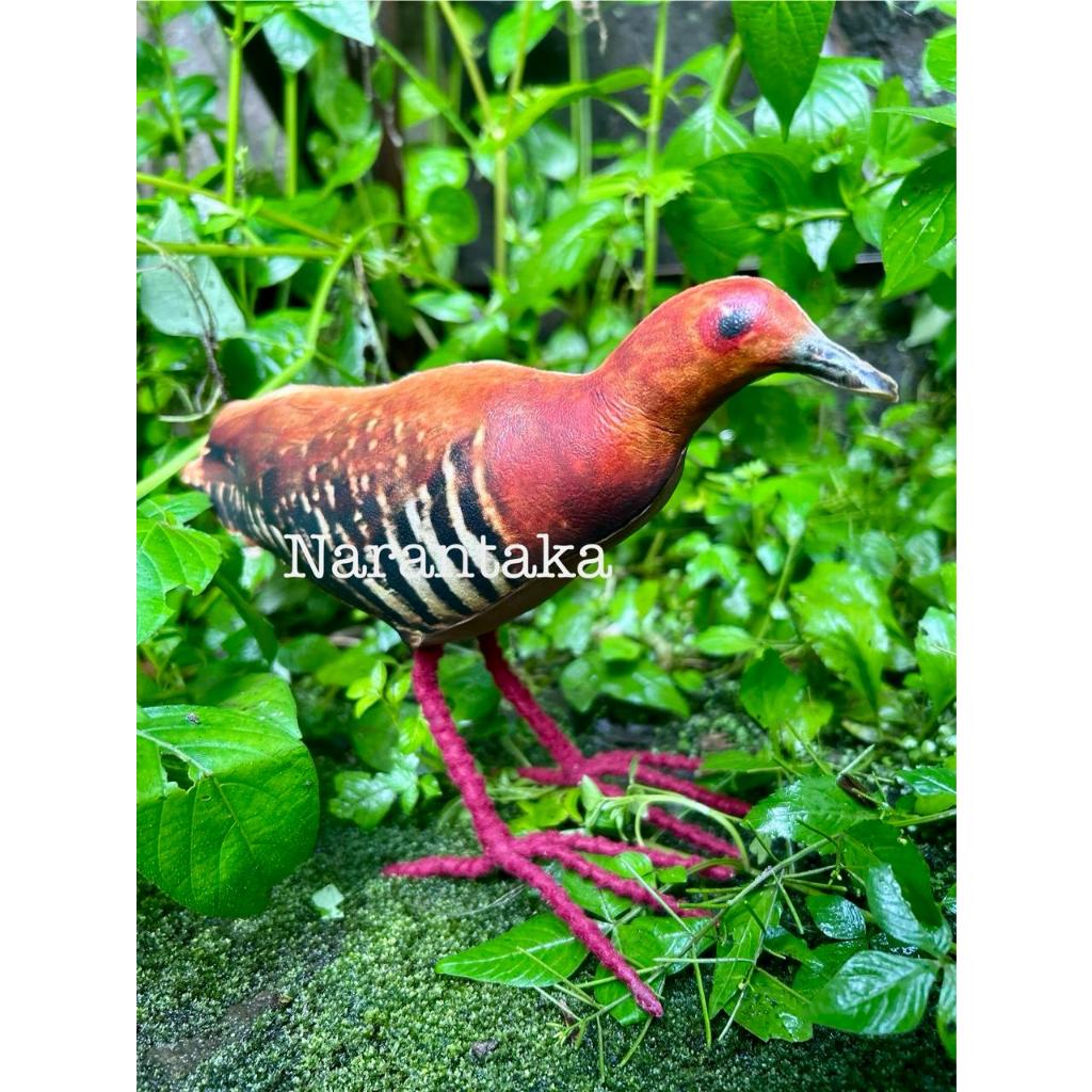 Jontrot Patung burung tikusan mata merah