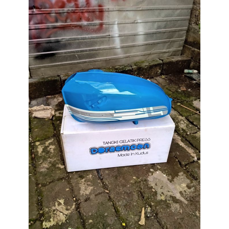 tangki CB 100 airbrush warna biru  bahan pres doraemon