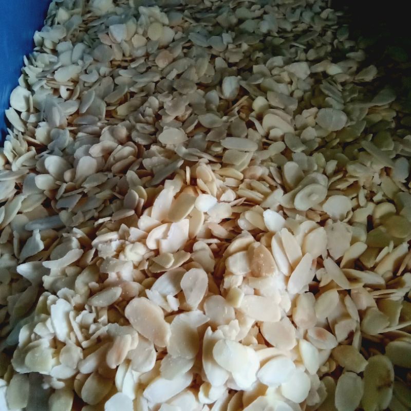 

KACANG ALMOND SLICE 500 GRAM ALMONESIA ( MENTAH )