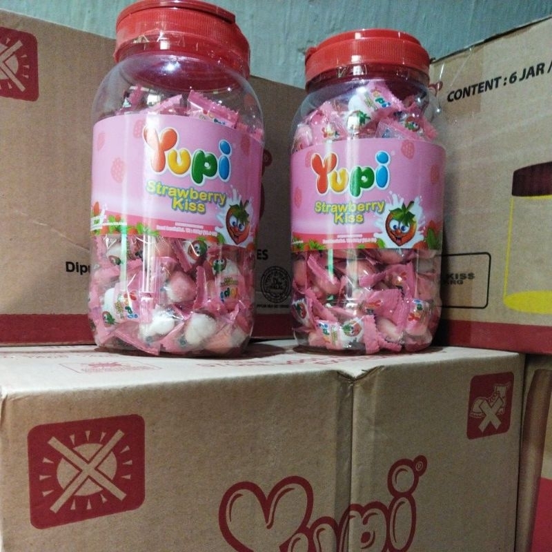 

Yupi strawberry Kiss Toples