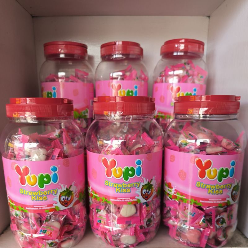 

Yupi Strawberry Kiss 300gram