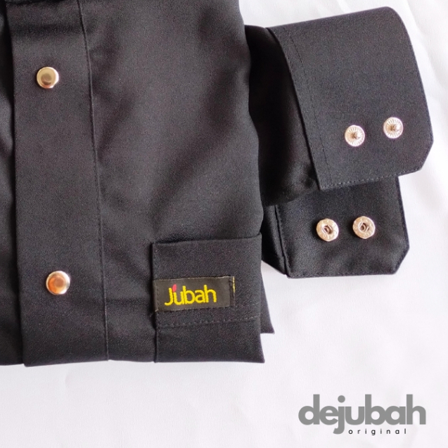 DeJubah - Jubah SUJA (Saudi & Kemeja) Jubah pria gamis dewasa berkerah kemeja dan lengan bermanset-Hitam