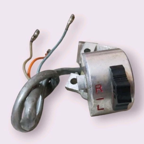 Holder Saklar Kanan Honda C50 C70 C90 Engkel Original