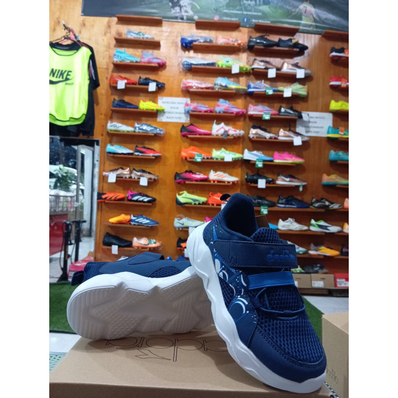 Sepatu Diadora kids men