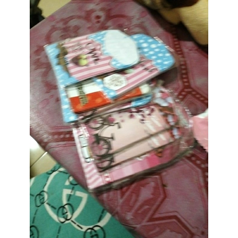 

Amplop HVS 1 pack (isi 8 lembar)