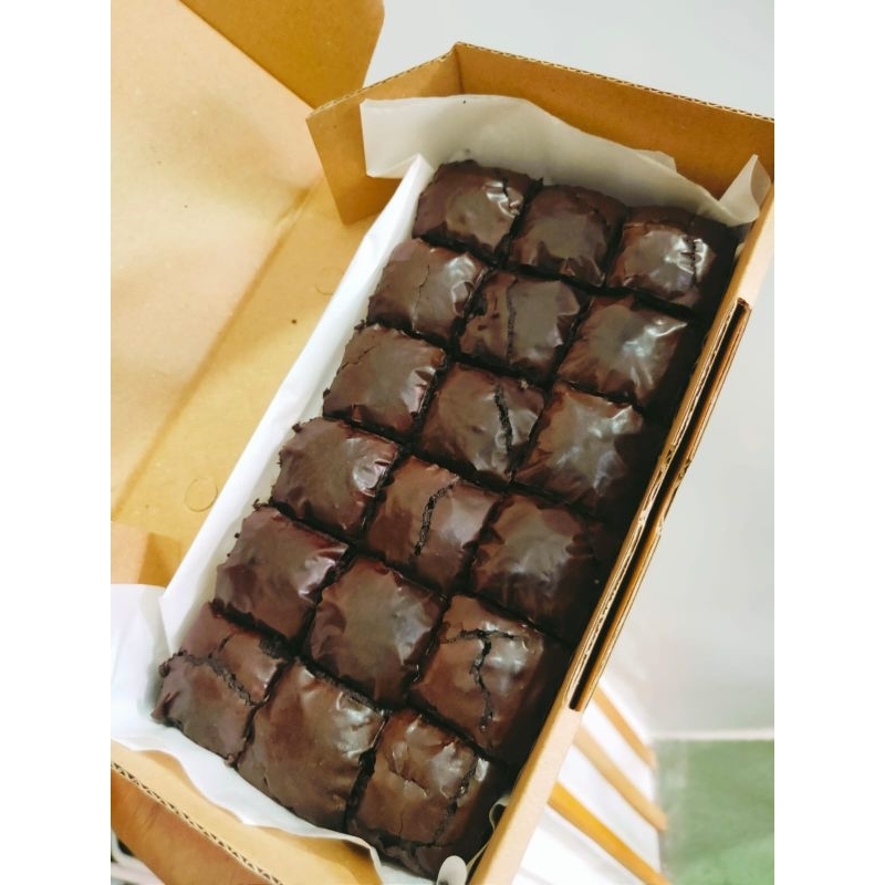 

Aira fudgy brownies nyoklat 20 × 10(brownies panggang)