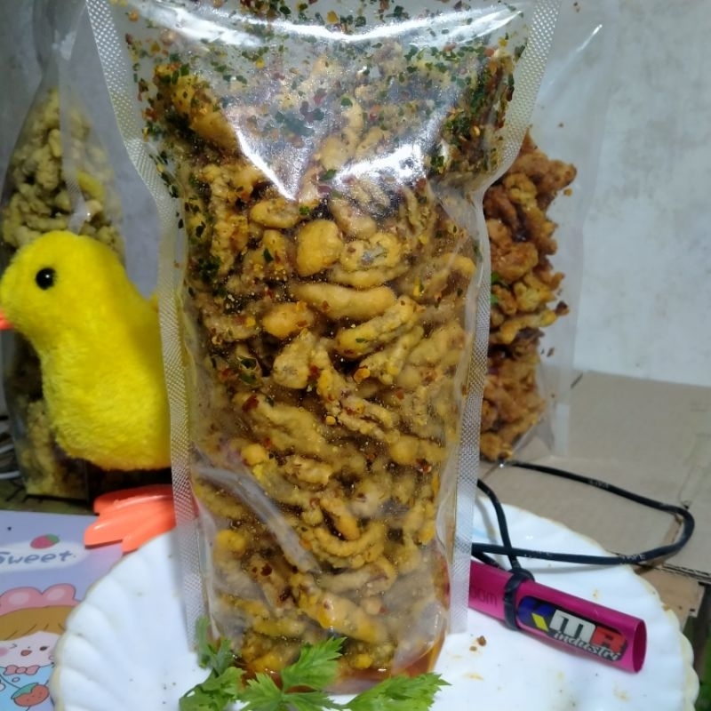 

usus crispy pedas aroma daun jeruk kemasan 250 gr