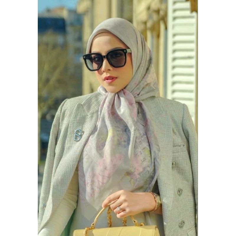 Buttonscarves The Parisian Voile Square XL - Palais