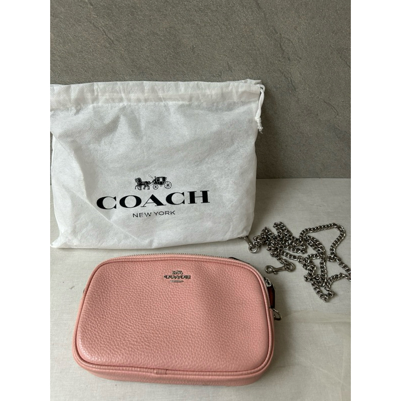 preloved tas coach original outlet sling bag. chain. 2 pocket. warna dusty pink soft. kondisi 90%. beli di jepang outlet.
