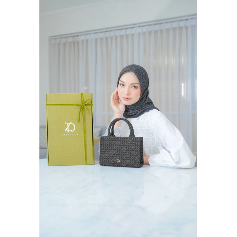 

SPECIAL INTERLOCK RAYA HAMPERS ZYTDELIA