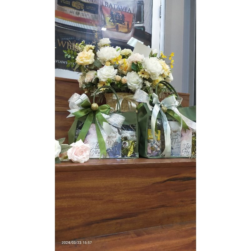 

HAMPERS LEBARAN MURAH ISI 3 TOPLES 600ML