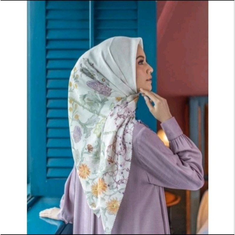 Preloved Scarf HL Heaven Lights Esmee Daisy