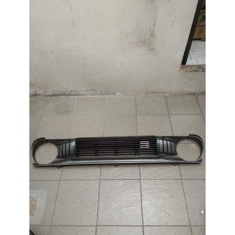 Grill gril radiator Datsun 120Y