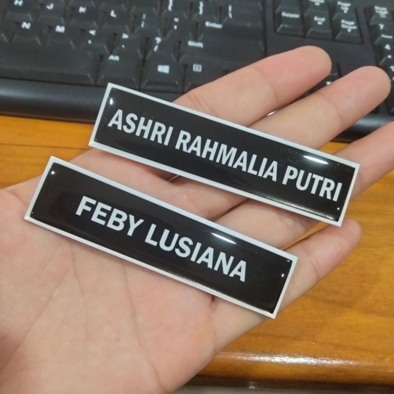 

Name Tag Papan Nama Dada Akrilik Peniti Bisa Pakai Logo