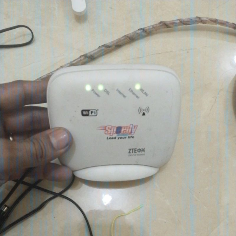 modem zte model:zxv10 w300s kondisi normal