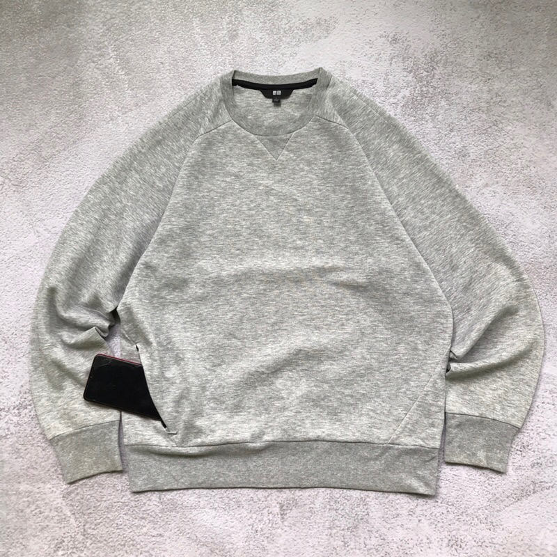 crewneck uniqlo second original , crewneck second original, crewneck basic , crewneck polos , crewne