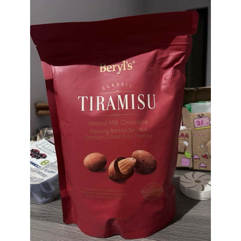 

beryls coklat almond tiramisu