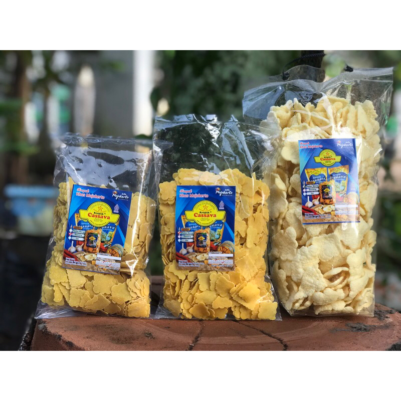 

Krupuk Cassava Khas Mojokerto / Krupuk Cassava Mentah / Kemasan 250gr - Rasa Pedas Manis & Rasa Bawang