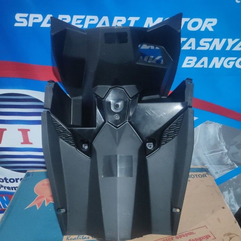 pelindung kaki dalam dasbor tengah vario 150/125 -2016-2017