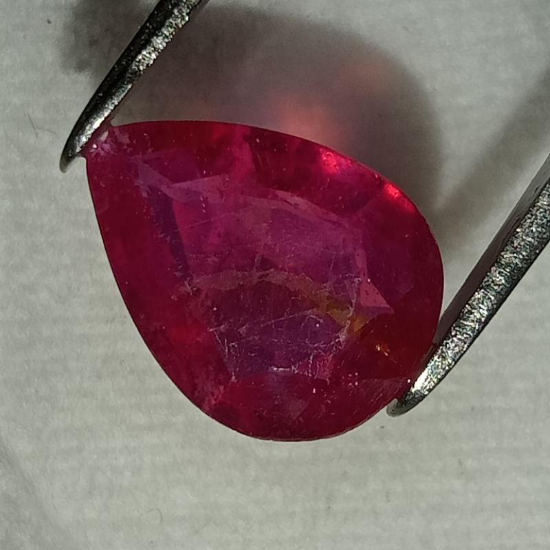 Batu permata natural red ruby corundum bagus pegion blood ruby asli indah menawan mempesona memikat 