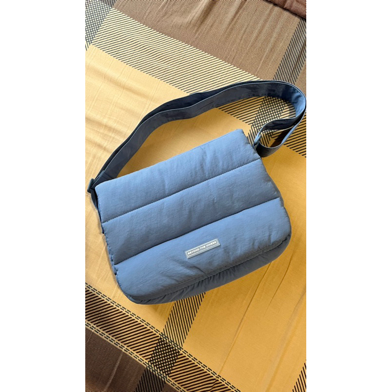 BTV BEYOND THE VINES POOFY BAG (PRELOVED)