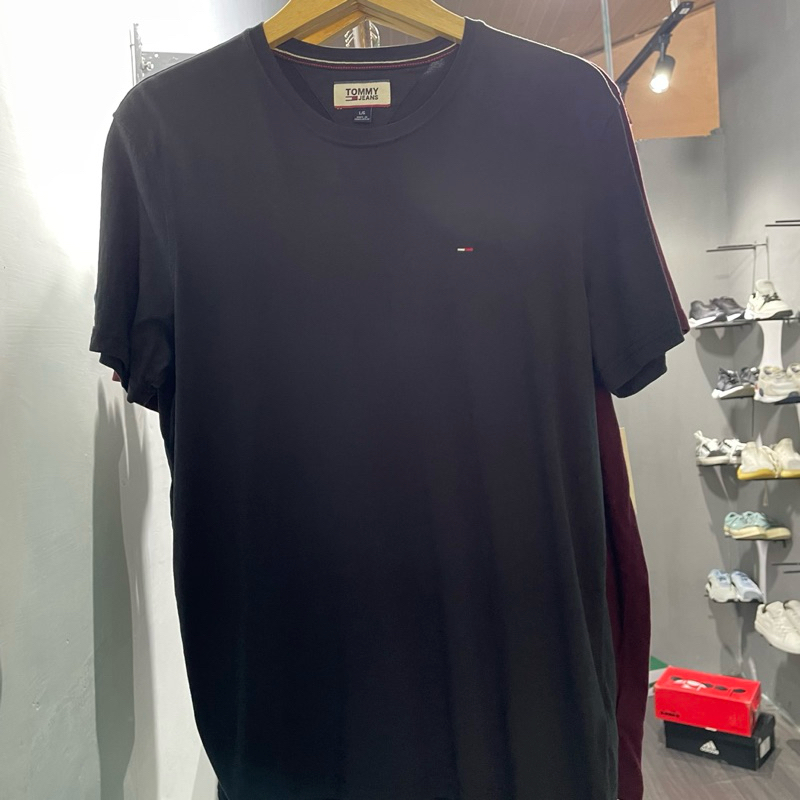 kaos Tommy hilfiger original sz L (72x105)