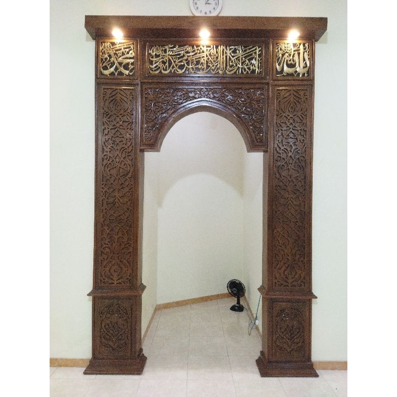 Mihrab Musholla Ukiran Kaligrafi Kayu Jati