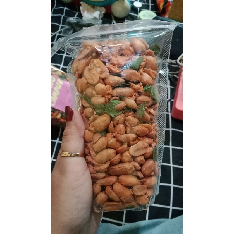 

cemilan teman nonton kacang Bangkok gurih asin