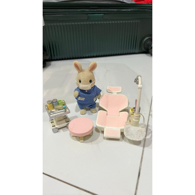 PRELOVED Sylvanian dentist set