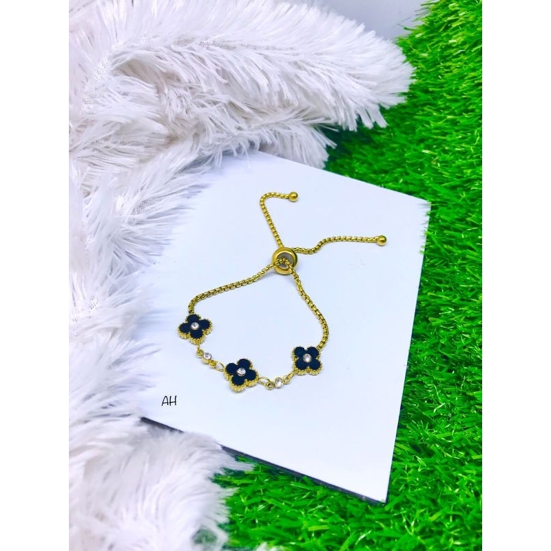 Gelang serut clover gold titanium simple cewek 0052