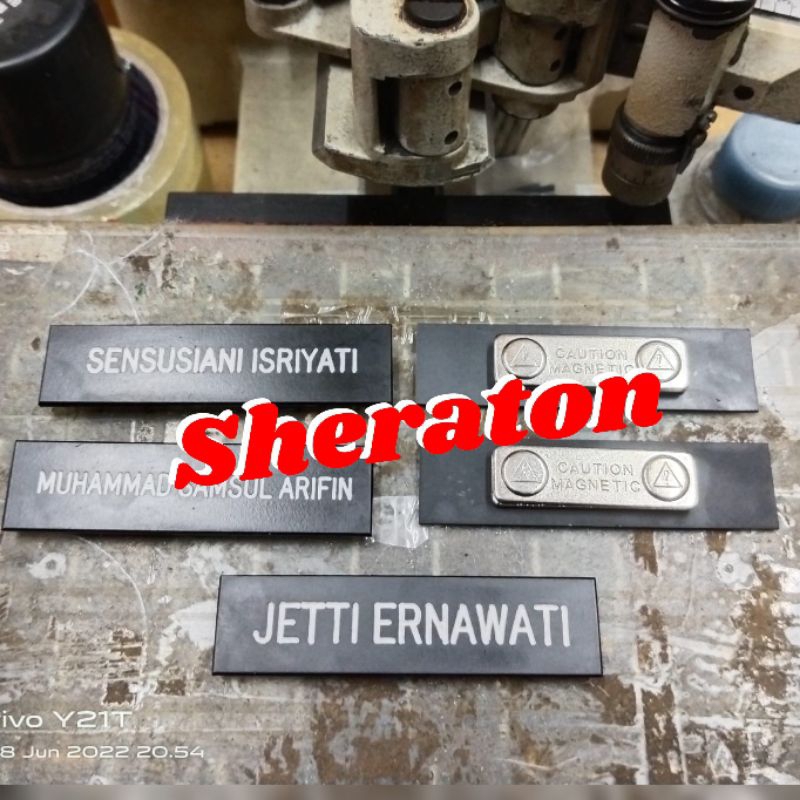 

name tag papan nama dada hitam doff-magnet