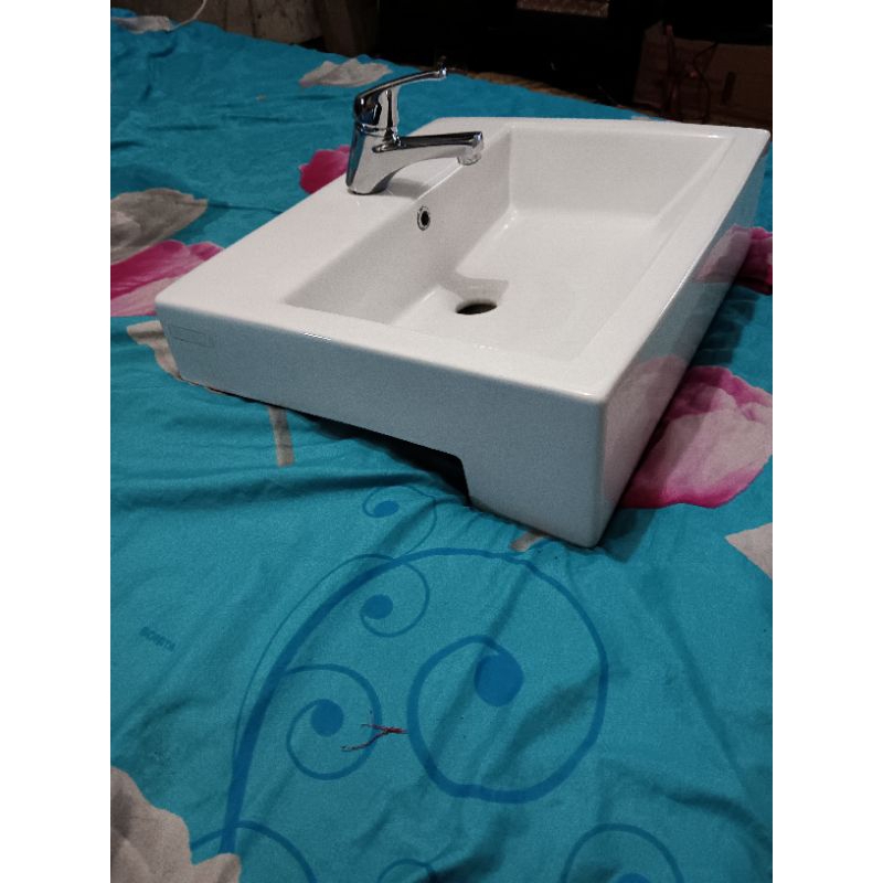 Wastafel merek toto LW 647 cjt