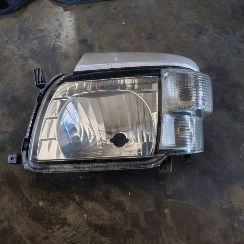 headlamp dutro original