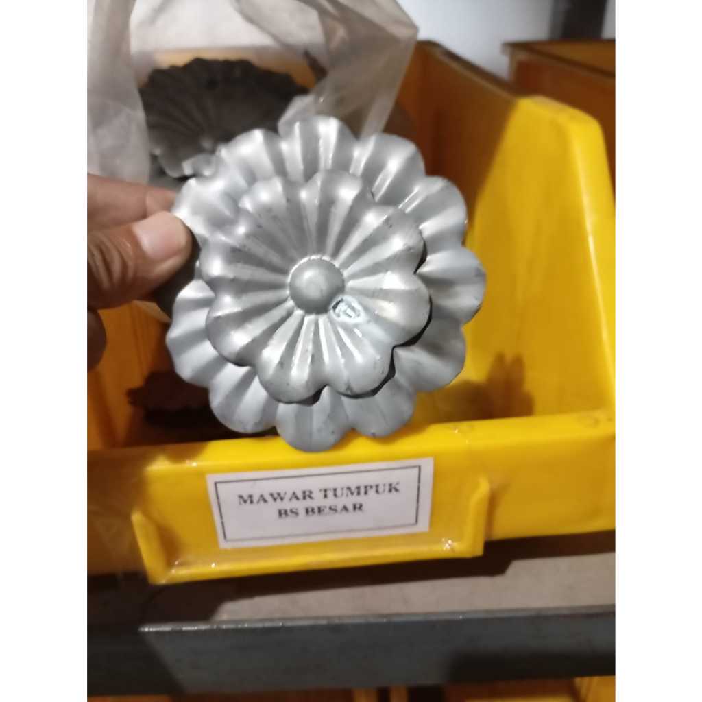 Ornamen Besi Bunga Mawar