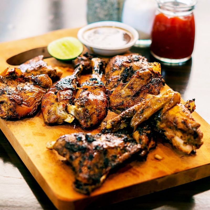

1 EKOR AYAM BAKAR + LALAPAN DAN SAMBAL (bisa di potong/utuh)