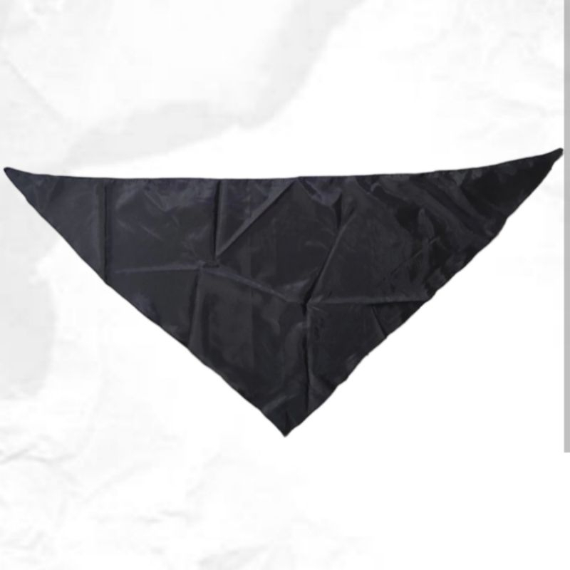 Bijian Syal Slayer Segitiga Hitam Polos