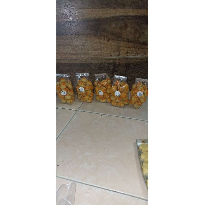 

nastar keju isi nanas raos 250 gram atau 1/4 full