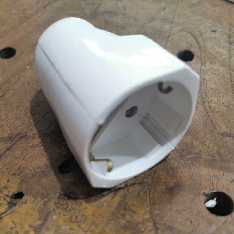 Kontra steker arde broco