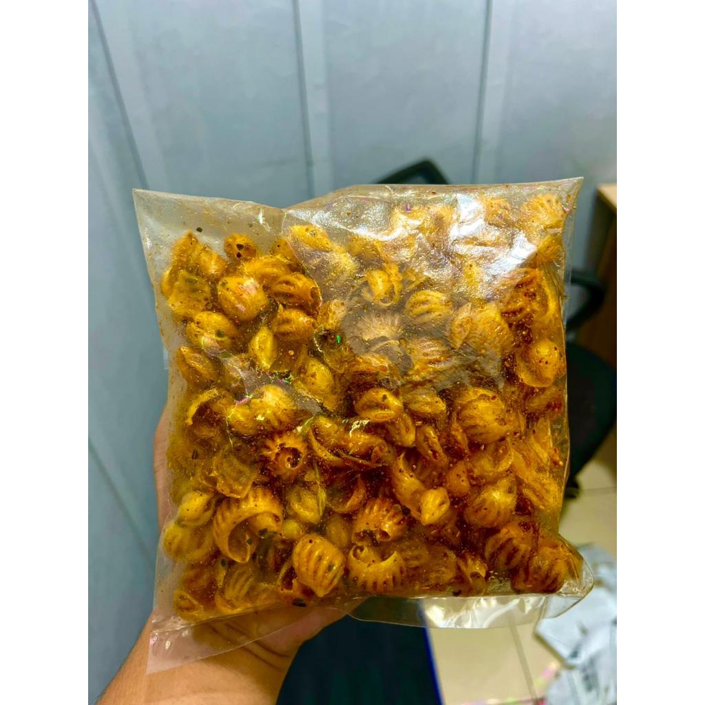 

Makaroni Kerang/Keong 250gr Pedas Gurih Daun Jeruk - Misterbantet Snackpro