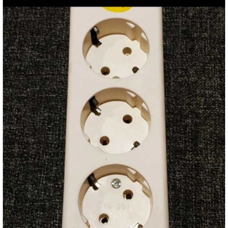 Stop Kontak 3 Lubang Arde VISICOM