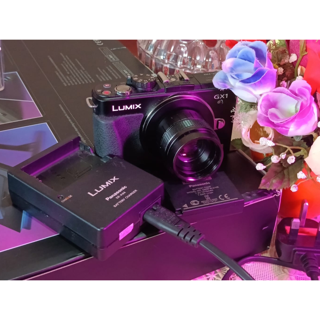 Dijual murah : Lumix GX1 + lensa fix Fujian 35mm f1.7 + Dummy batt