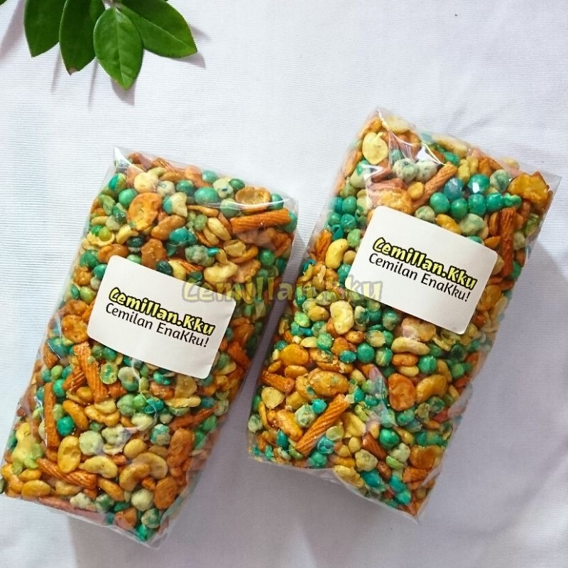 

1Kg Kacang Campur / Koro Mix Jaipong Cemilan Gurih dan Renyah