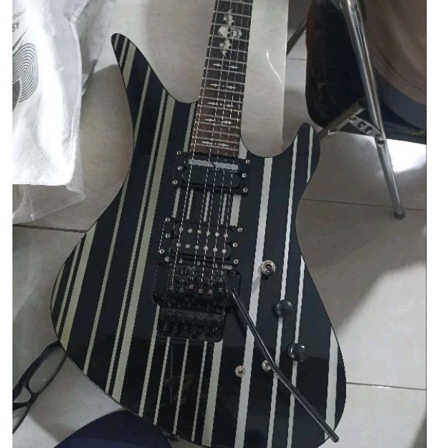 Gitar Schecter Synyster Gates Diamond Series Custom w/ Sustainiac pickup