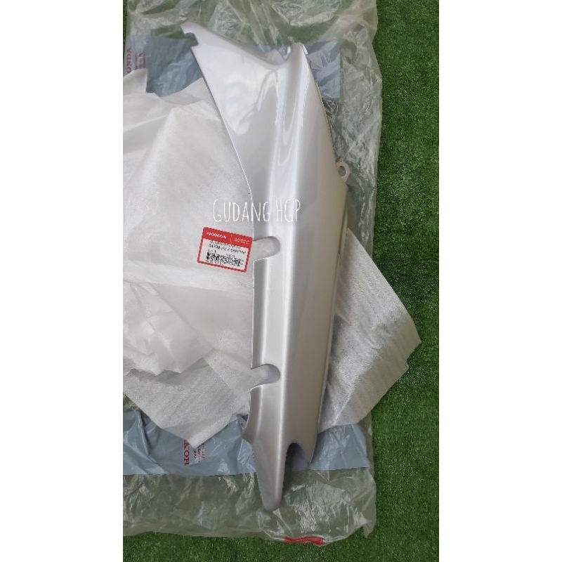 Cover R Body Silver Kanan Honda Supra V X XX 100 Fit Old 64330-KEV-880FMH Ori Honda Genuine Parts