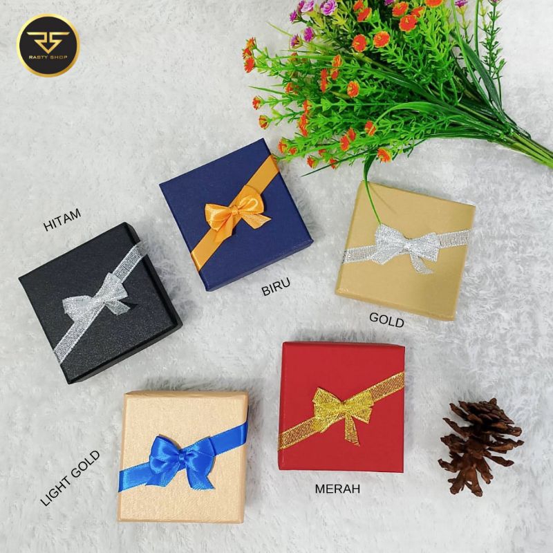 

Gift Box Mini - Kotak kado - Box aksesoris - Kotak hadiah - Box tempat aksesoris