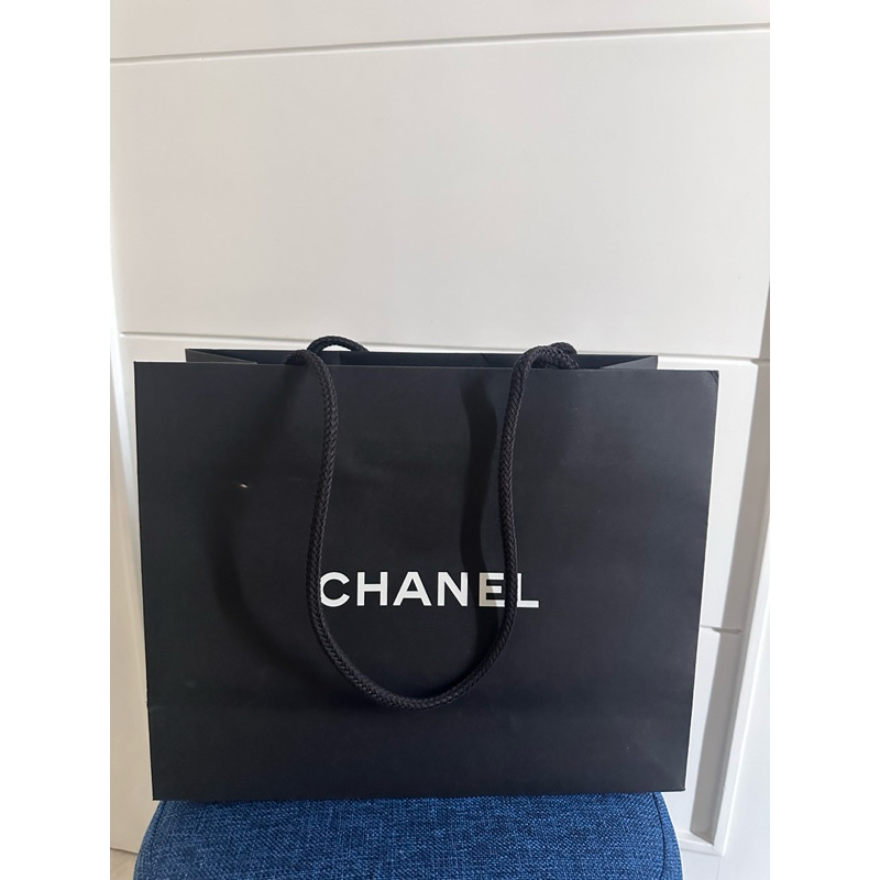 

Paperbag Chanel Size 30 x 24 x 12.5 cm