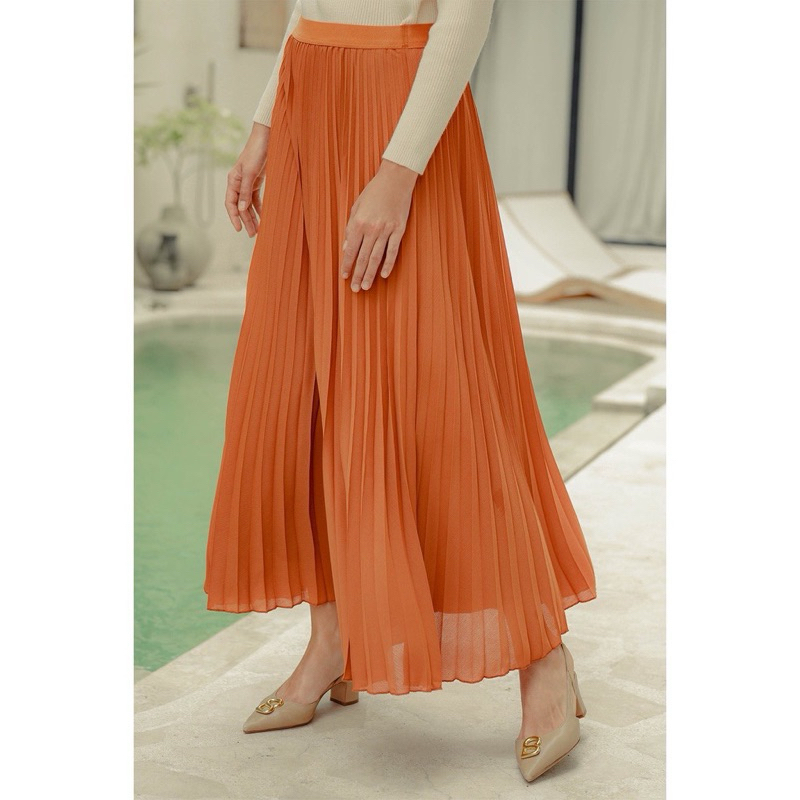 Benang Jarum Chiffon Pleats Skirt - Camel size S