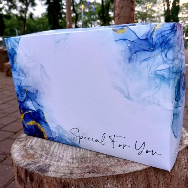 

GIFT BOX 30 X 20 X 6,5 CM FREE KARTU UCAPAN